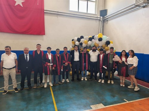 Kaymakamımız Sayın Bilal ÇELİK İlçemiz Başmakçı Çok Programlı Anadolu  Lisesi Öğrencilerinin Mezuniyet Törenine Katıldı.
