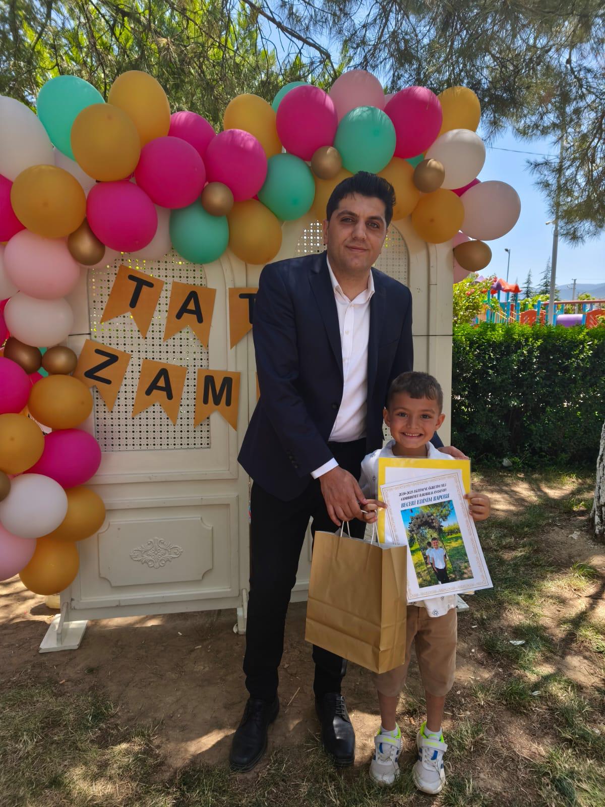 Kaymakamımız Sayın Bilal ÇELİK Cumhuriyet İlkokulu anasınıfı öğrencilerinin karne etkinliğine katıldı.