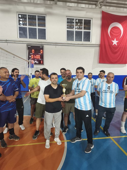 İlçe Gençlik ve Spor  Müdürlüğünce düzenlenen Kaymakamlık kupası Bahar turnuvası  final maçına Kaymakamımız Sayın Bilal ÇELİK katıldı
